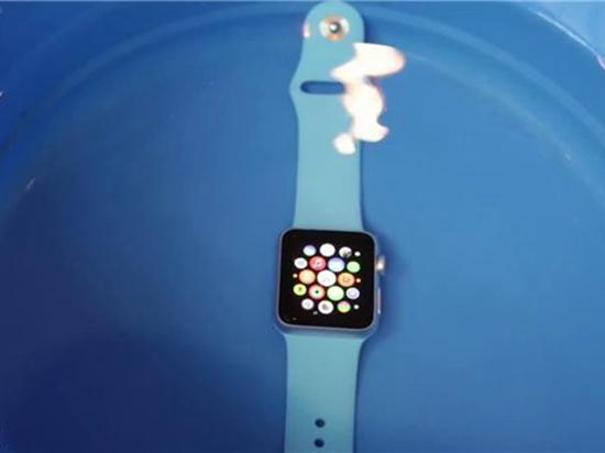 造吗？你可以戴着你的Apple Watch洗澡