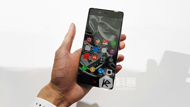 无边框旗舰发布，nubia Z9现场实拍