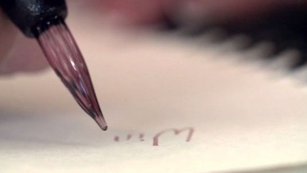 神奇钢笔：任何液体倒进去都能成为墨水