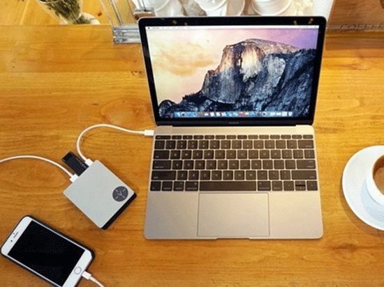 Macbook专用移动电源问世！手机移动电源靠边站！