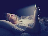 对人有害？！蓝光真的会影响睡眠吗？