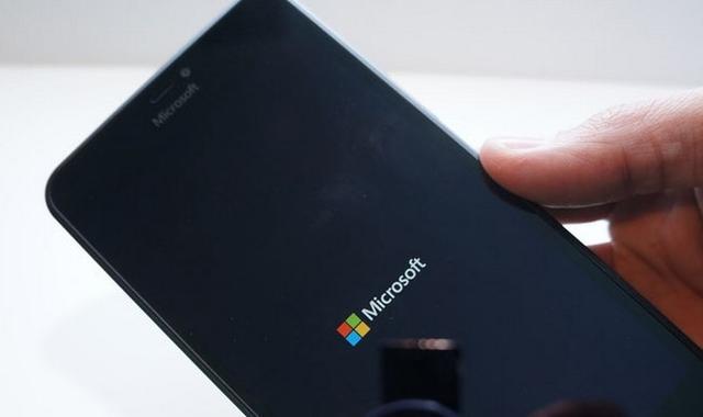 镜头造型奇特的Lumia 950或将10月19日发布 