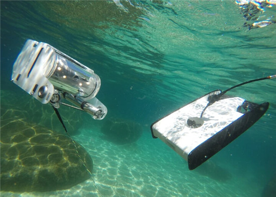 无人机下水了！Trident可探百米深海世界