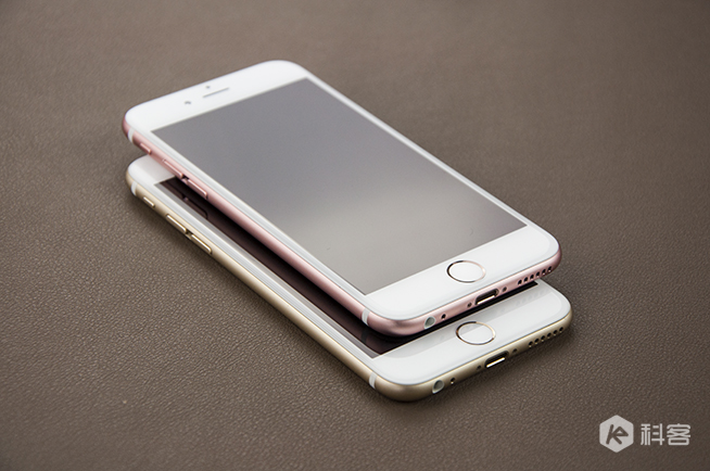 iPhone 6s开箱图赏：谁说粉色就娘炮？