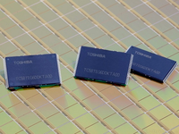 台媒：紫光拟收购东芝和SanDisk的闪存业务