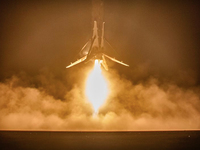 SpaceX火箭成功回收 埃隆·马斯克称可再次发射