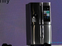 三星发布Family Hub智能冰箱，竟能上网购物！
