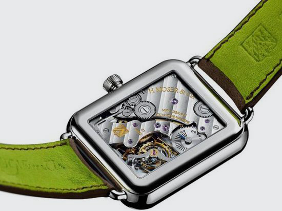 这款手表外观和Apple Watch一样 却要卖16万元