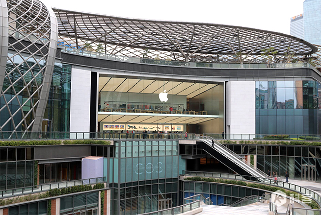 据悉天环广场店是苹果继重庆和杭州之后,第三家拥有专属创意设计的