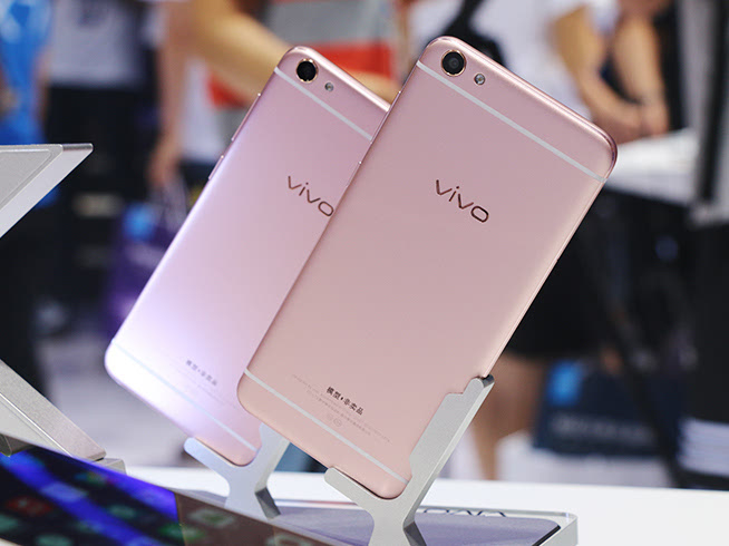 单看正面真是脸盲了，vivo X7/X7 Plus上手图赏