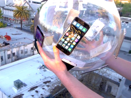 视频：史上最狂虐机  14部iPhone的坠落测试