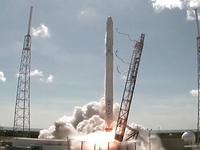 SpaceX火箭助推器成功着陆 但它受伤很严重