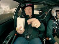 视频：速度与激情！老外在赛车上开箱LG G5