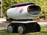 视频：披萨小哥要失业了 全球首款送外卖机器人面世