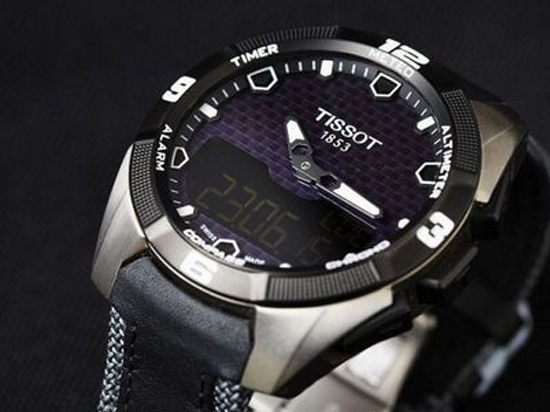 天梭推出首款智能手表：可续航一年