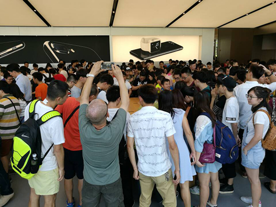 iPhone 7正式开卖：亮黑色有价无市