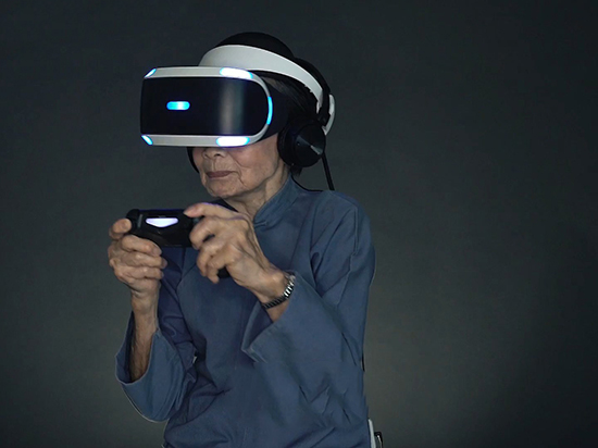 索尼推出VR新应用：让你电话游戏两不误