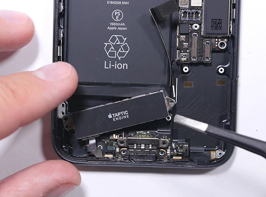 iPhone 7拆解：所有的防水秘密都在这里