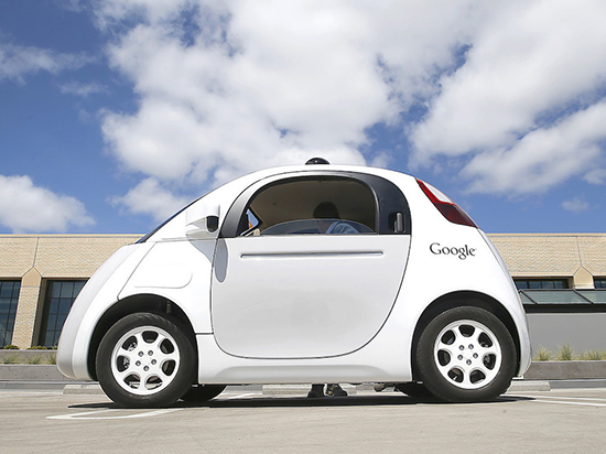 谷歌回应无人驾驶车事故：错在对方