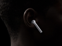 跳票也值了！苹果AirPods耳机全新功能大赞