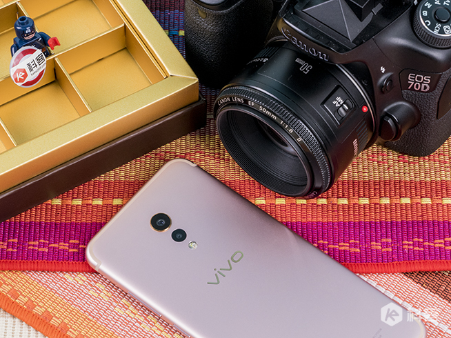 手机双摄虚化赢单反？vivo Xplay6对比佳能70D