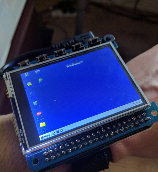经典怀旧！这款运行Windows 98的智能手表可扫雷