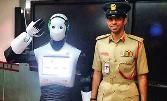 由中国制造！迪拜首批机器人警察今夏上岗