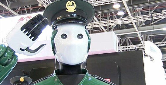 警察不再高危  迪拜机器人今夏24小时巡逻 