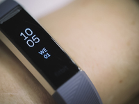 股价大涨 Fitbit第一季度售出300万块智能腕表