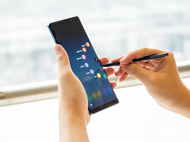 三星Galaxy Note8图赏：全视曲面大屏配笔才够Note！