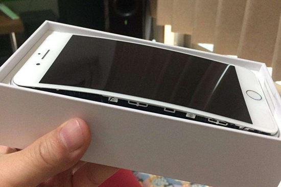 iPhone 8迎来“十连裂” 苹果表示不会爆炸，尚无安全威胁