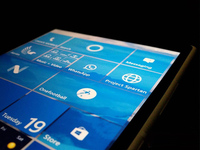 微软也来参脚折叠屏领域 明年或推出传闻已久Surface Phone？