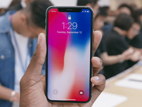 觉得iPhone X底部条很碍眼？其实它还是很重要的