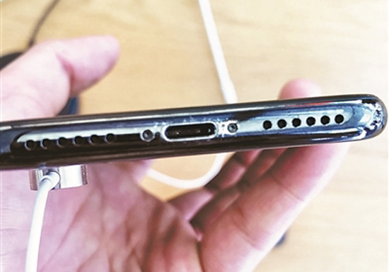 iPhone X深陷“掉漆门” 苹果工作人员态度明确：不保修