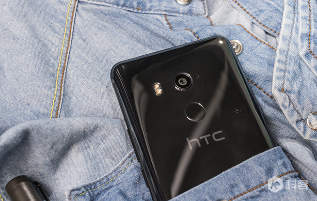 HTC U11+图赏：全面屏+玻璃镜面后盖，高颜值新旗舰