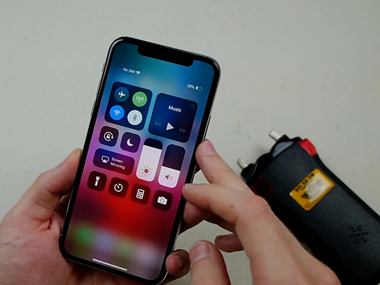 最强无线充电测试：电击的iPhone X真的能被充电吗？