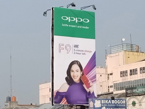 OPPO F9真机现身：美人尖全面屏 背部配色很妖艳 