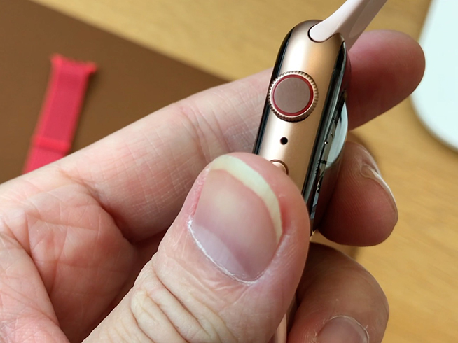 苹果Apple Watch 4体验：外观细微变化 电极心率传感器功能更强