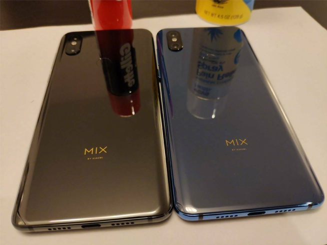 小米MIX3真机照偷跑：墨蓝新配色 标准版依然用后置指纹？