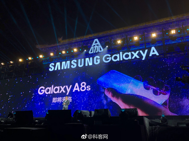 三星Galaxy S10概念图亮相：正面没开孔 屏下前置镜头有望首发