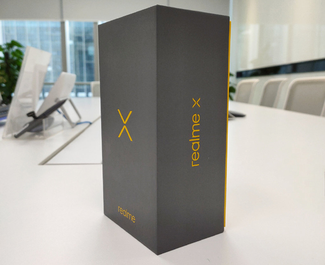realme X手机定妆照亮相：渐变升降全面屏 2000元价位高性价比？