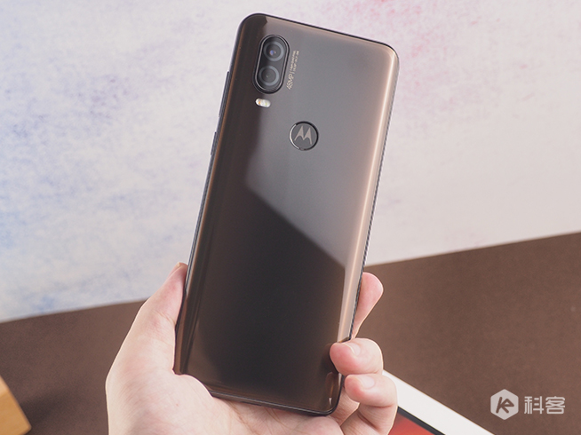 Moto P50上手图赏：个性独特的21:9屏幕 三星Exynos加持