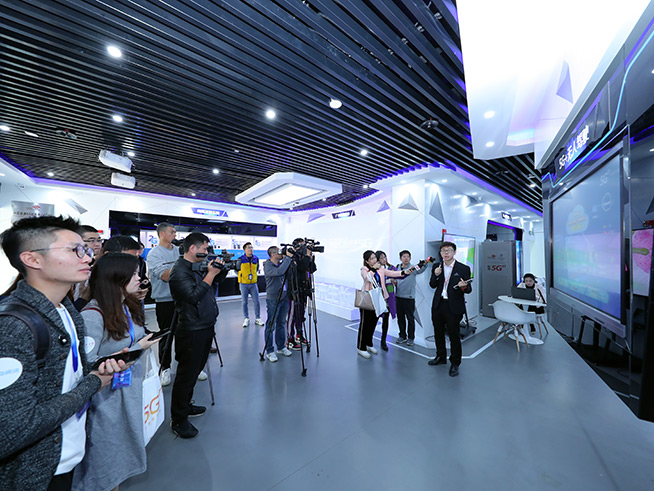 广东联通5G创新中心探秘，5G测试网下载峰值高达2.5Gbps