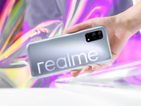 新机命名终于揭晓！大LOGO设计 realme V5全新系列亮相