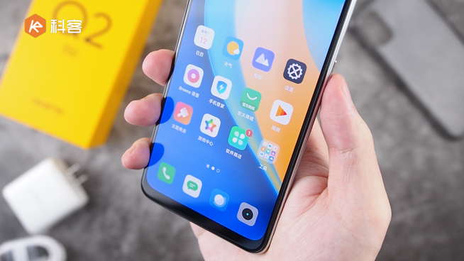 realme Q2 Pro开箱上手：千元就能摸上素皮！65W闪充降维打击