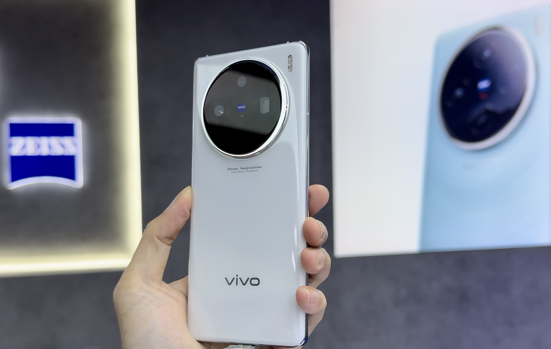 vivo X100系列上手试玩：真是“满分旗舰”？四款颜色怎么选