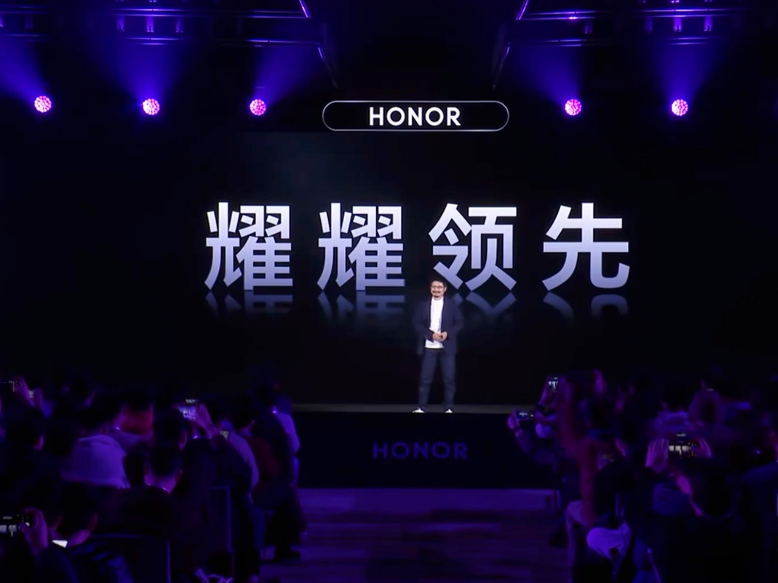 荣耀Magic8 Pro翻车？旗舰机近拍发虚，客服称“物理特性”