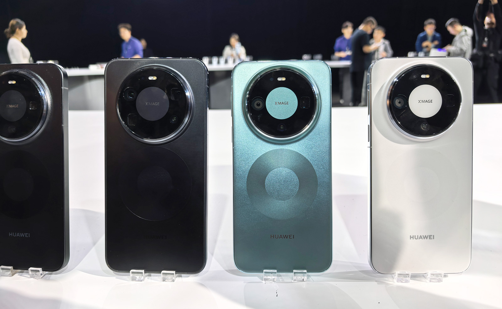 华为Mate 80系列4699元起！性能显著提升，价格更有诚意