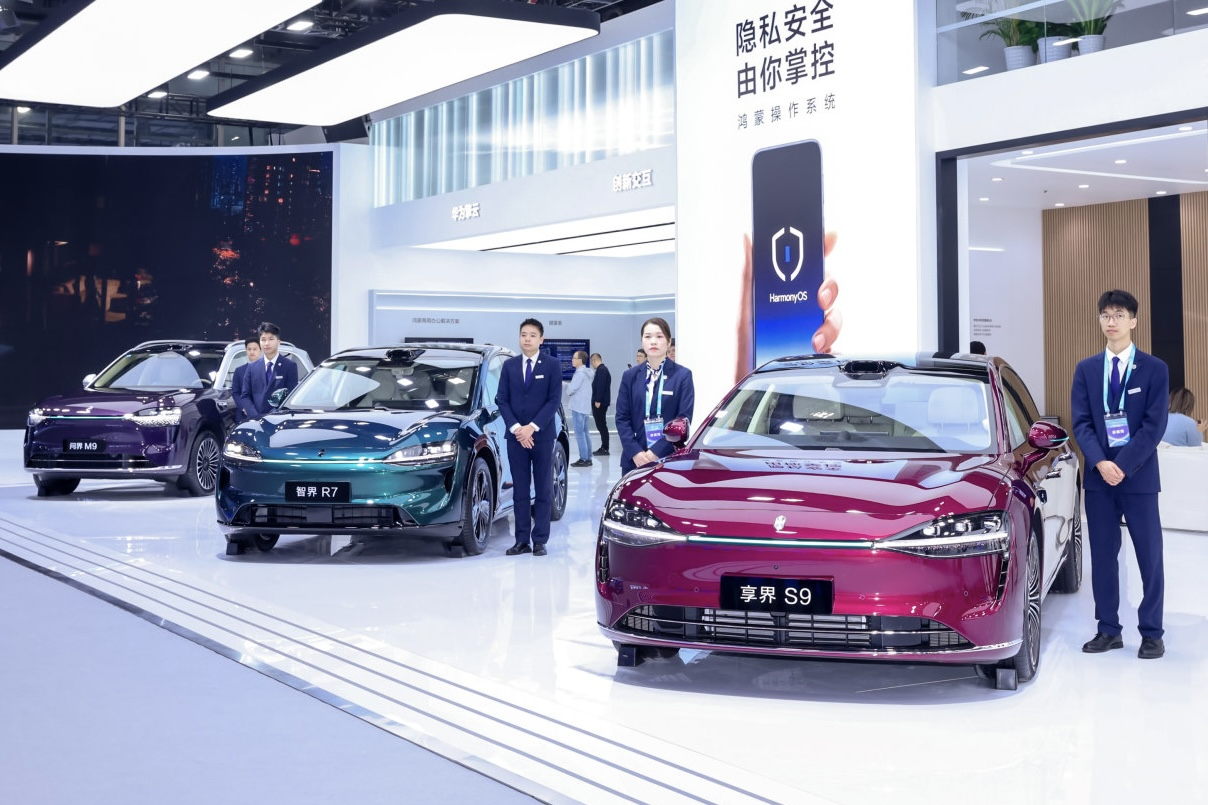 华为惊艳亮相2025数智科技生态大会,以鸿蒙生态开启智慧生活新篇章