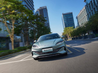 比亚迪开启大电池插混时代：210km纯电续航，8.98万元起